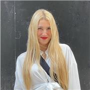 Soy Sandra, estudiante de derecho, que se ofrece a impartir clases particulares a buen precio. ¡Contactadme y estaré encanta de ayudaros!